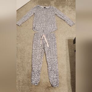 Tahari pajamas sz medium